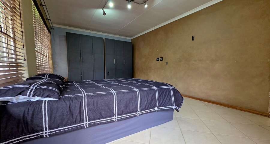 3 Bedroom Property for Sale in Verwoerdpark Gauteng
