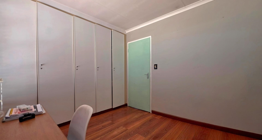 3 Bedroom Property for Sale in Verwoerdpark Gauteng