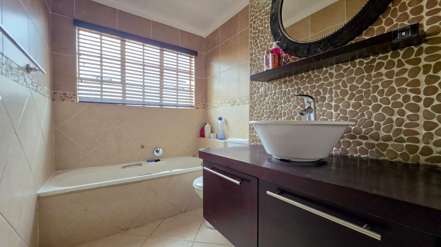 3 Bedroom Property for Sale in Verwoerdpark Gauteng