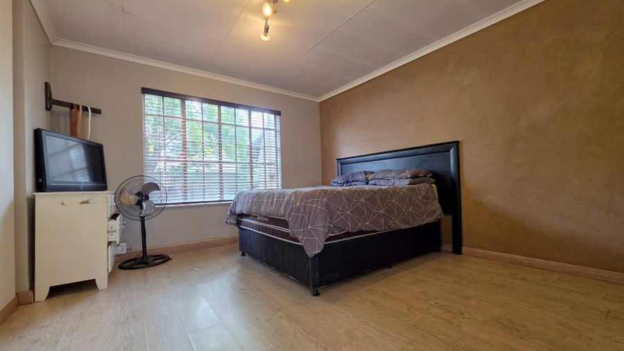 3 Bedroom Property for Sale in Verwoerdpark Gauteng