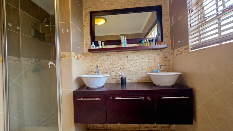 3 Bedroom Property for Sale in Verwoerdpark Gauteng