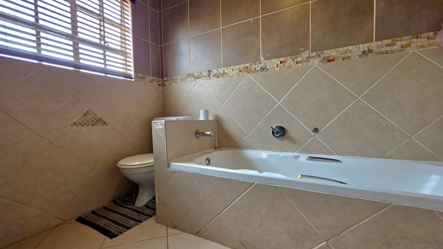 3 Bedroom Property for Sale in Verwoerdpark Gauteng