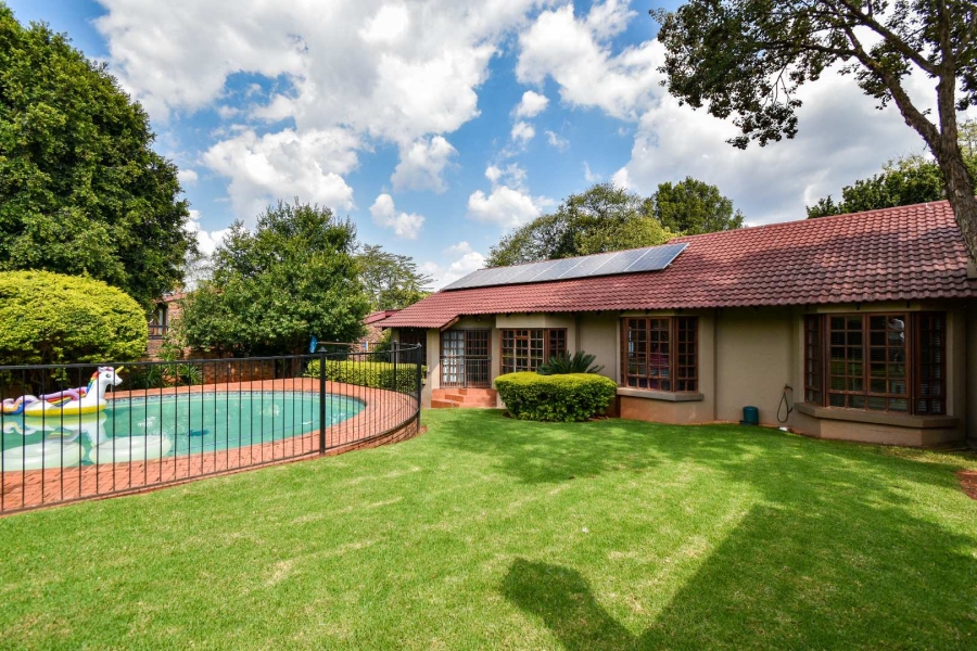 4 Bedroom Property for Sale in Faerie Glen Gauteng