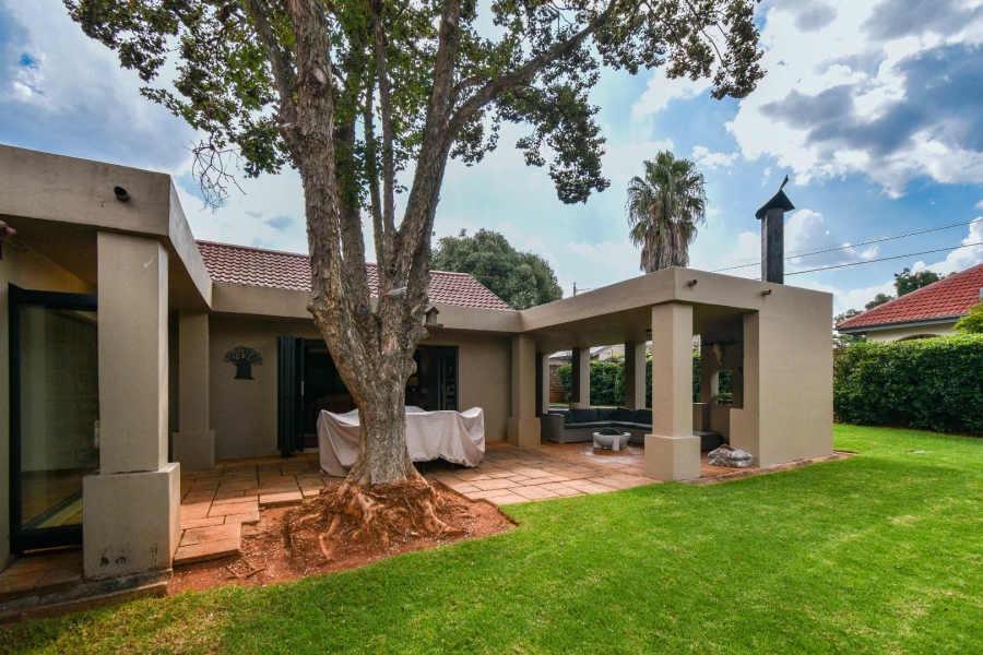 4 Bedroom Property for Sale in Faerie Glen Gauteng