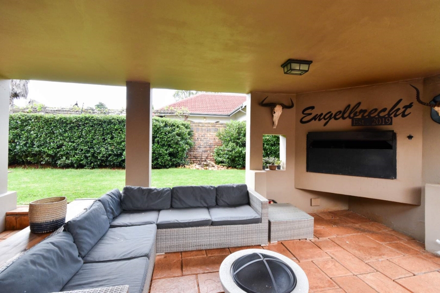 4 Bedroom Property for Sale in Faerie Glen Gauteng