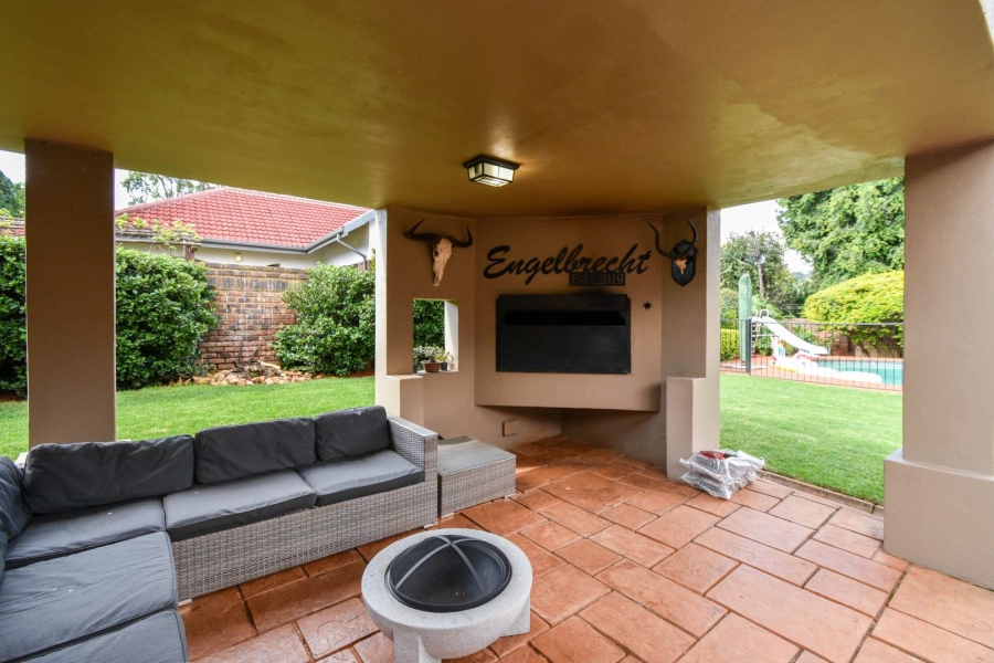 4 Bedroom Property for Sale in Faerie Glen Gauteng