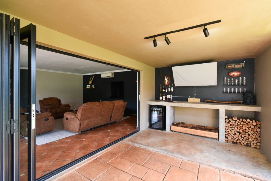 4 Bedroom Property for Sale in Faerie Glen Gauteng