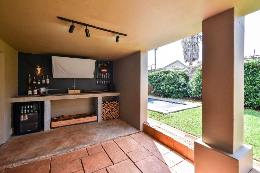 4 Bedroom Property for Sale in Faerie Glen Gauteng