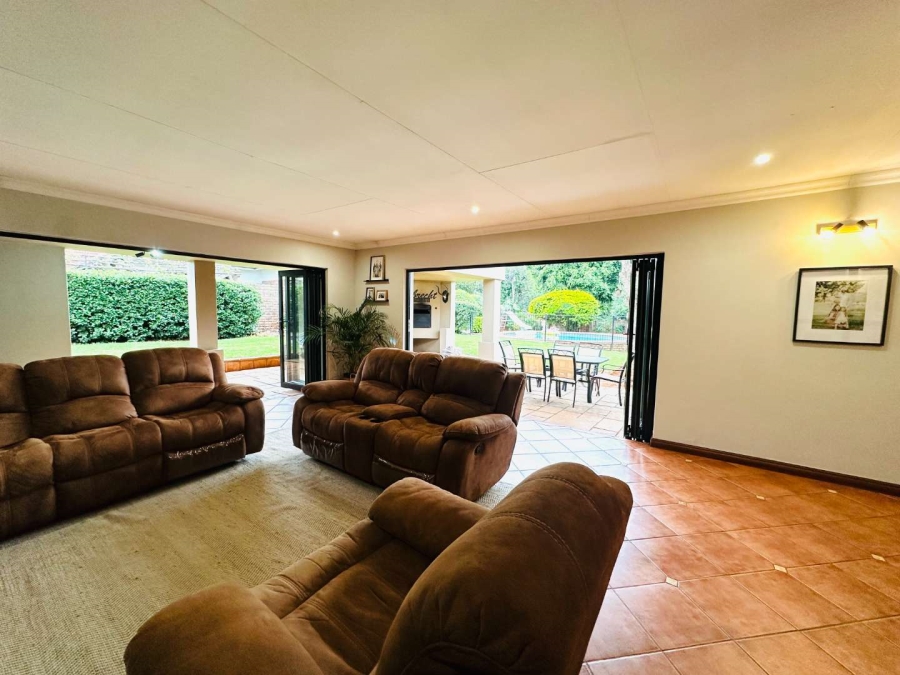 4 Bedroom Property for Sale in Faerie Glen Gauteng