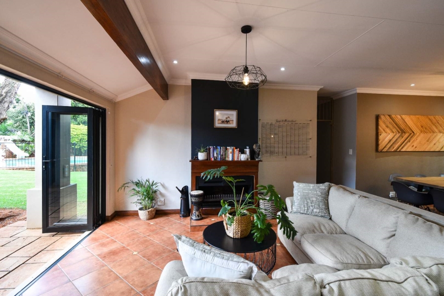 4 Bedroom Property for Sale in Faerie Glen Gauteng