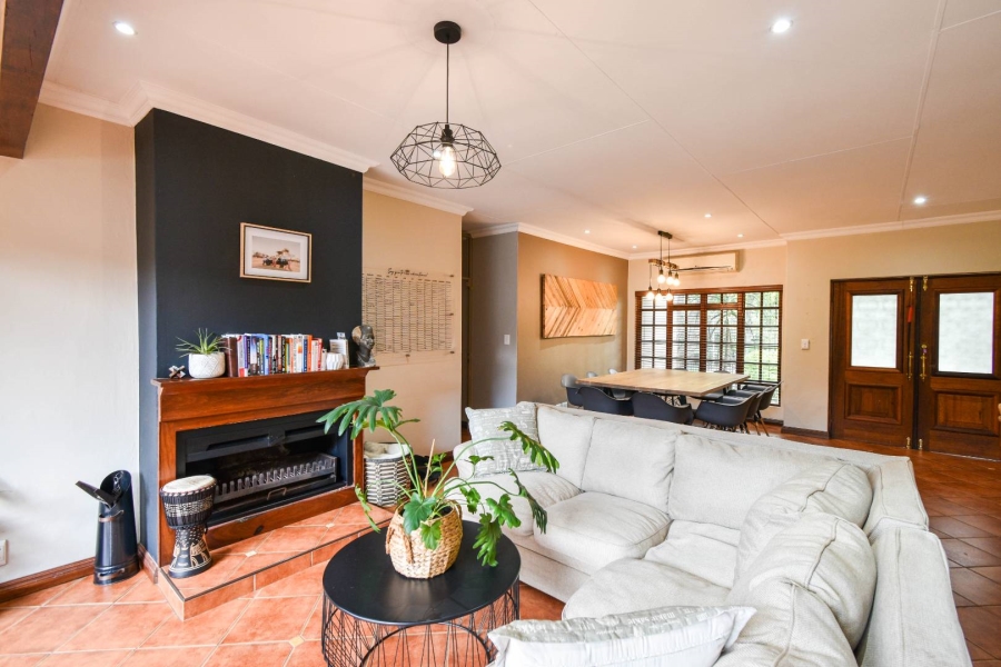 4 Bedroom Property for Sale in Faerie Glen Gauteng