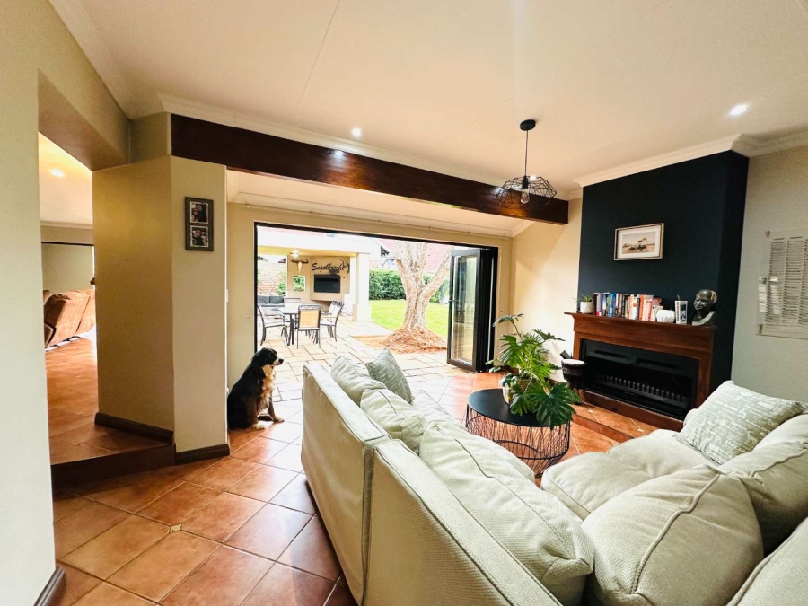 4 Bedroom Property for Sale in Faerie Glen Gauteng