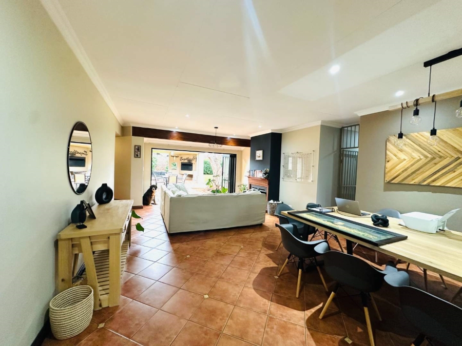 4 Bedroom Property for Sale in Faerie Glen Gauteng