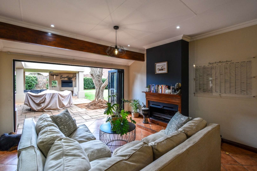 4 Bedroom Property for Sale in Faerie Glen Gauteng