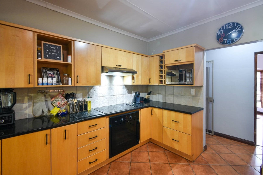 4 Bedroom Property for Sale in Faerie Glen Gauteng