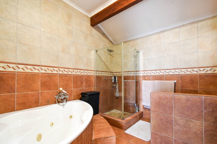 4 Bedroom Property for Sale in Faerie Glen Gauteng