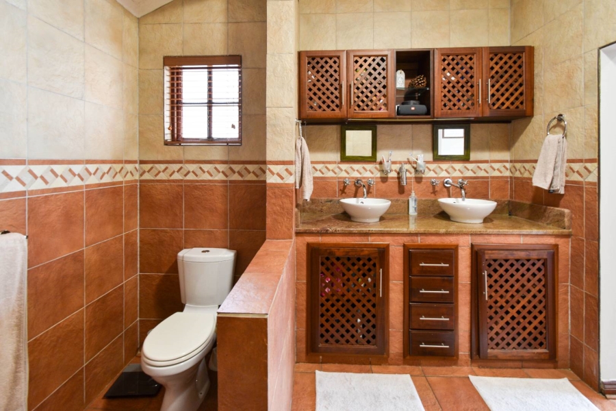 4 Bedroom Property for Sale in Faerie Glen Gauteng