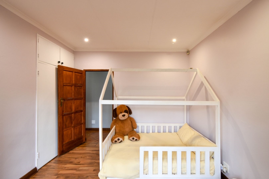 4 Bedroom Property for Sale in Faerie Glen Gauteng