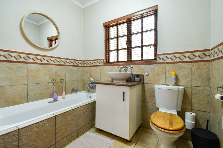 4 Bedroom Property for Sale in Faerie Glen Gauteng