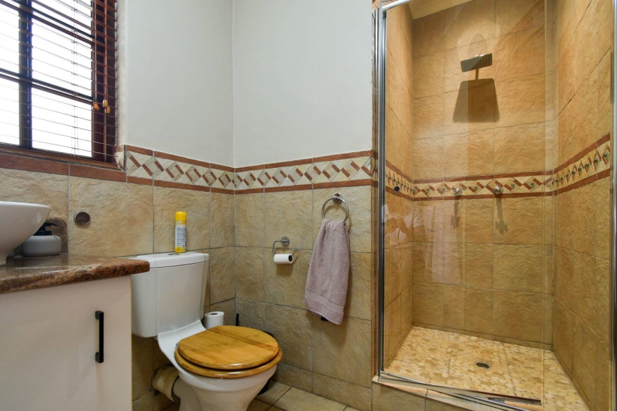 4 Bedroom Property for Sale in Faerie Glen Gauteng