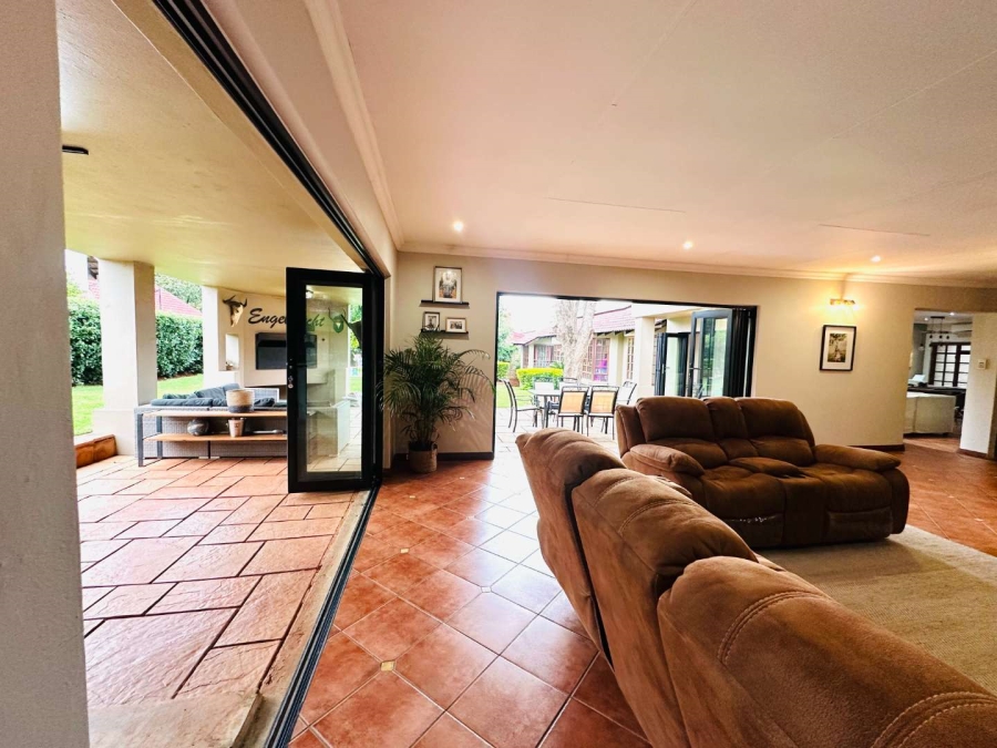 4 Bedroom Property for Sale in Faerie Glen Gauteng