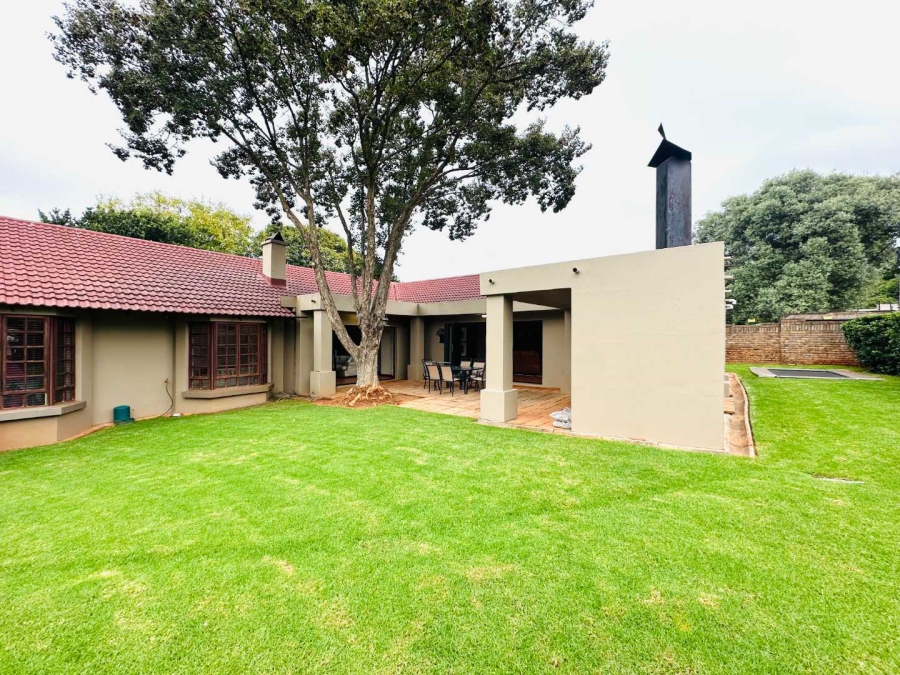 4 Bedroom Property for Sale in Faerie Glen Gauteng