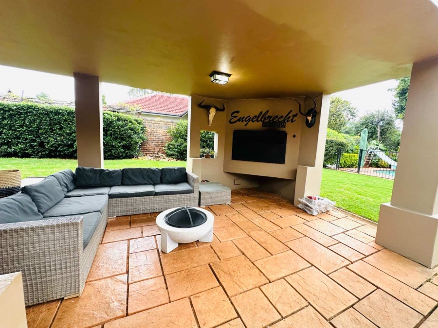 4 Bedroom Property for Sale in Faerie Glen Gauteng