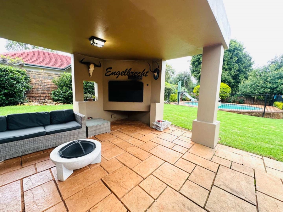 4 Bedroom Property for Sale in Faerie Glen Gauteng