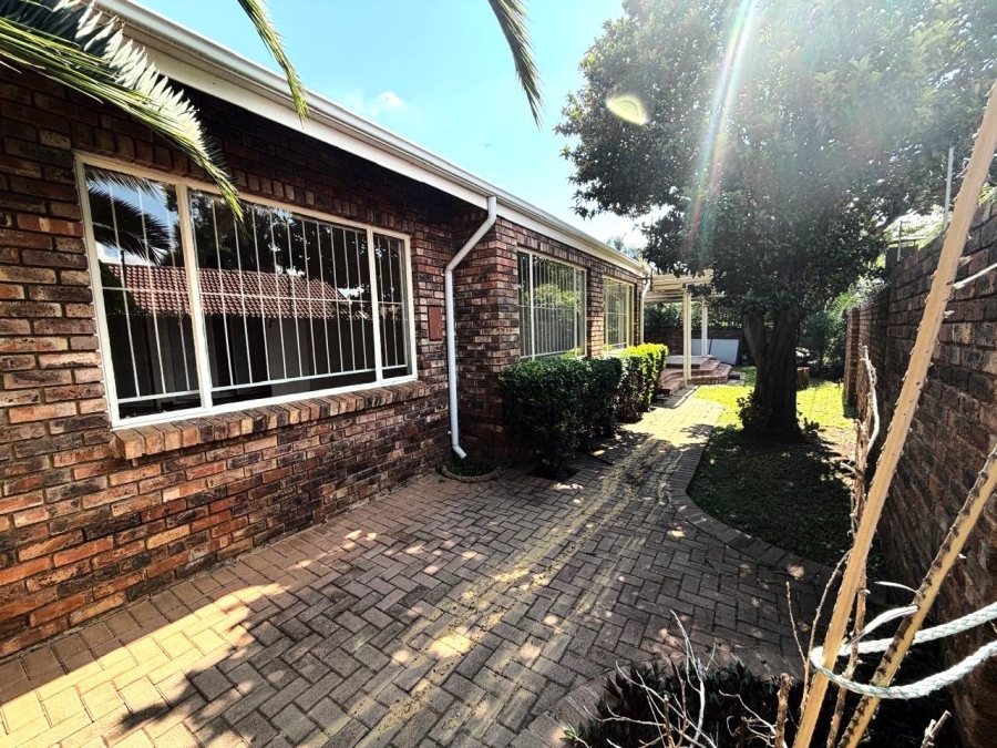 3 Bedroom Property for Sale in Faerie Glen Gauteng