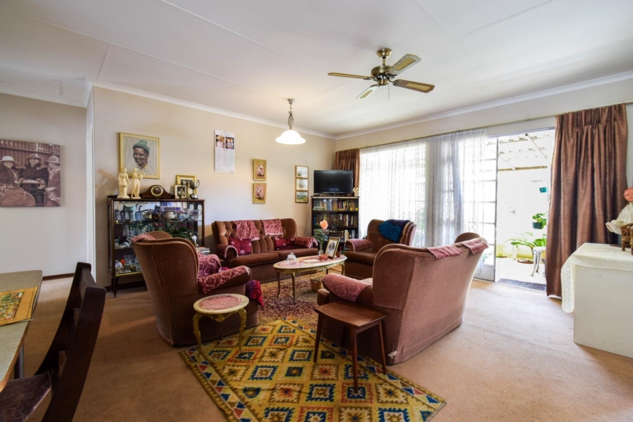 2 Bedroom Property for Sale in Die Wilgers Gauteng