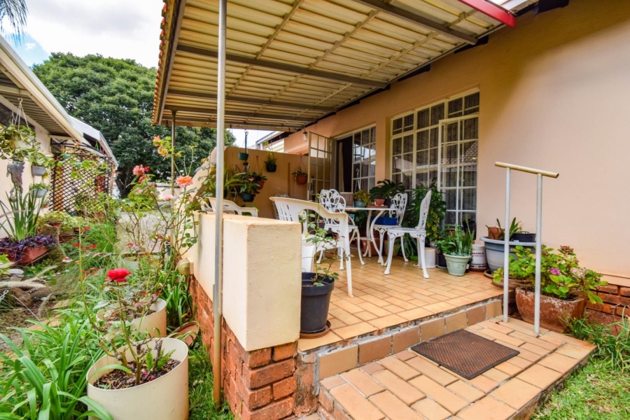 2 Bedroom Property for Sale in Die Wilgers Gauteng