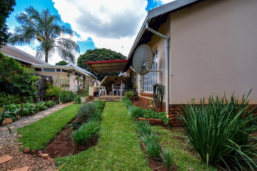 2 Bedroom Property for Sale in Die Wilgers Gauteng