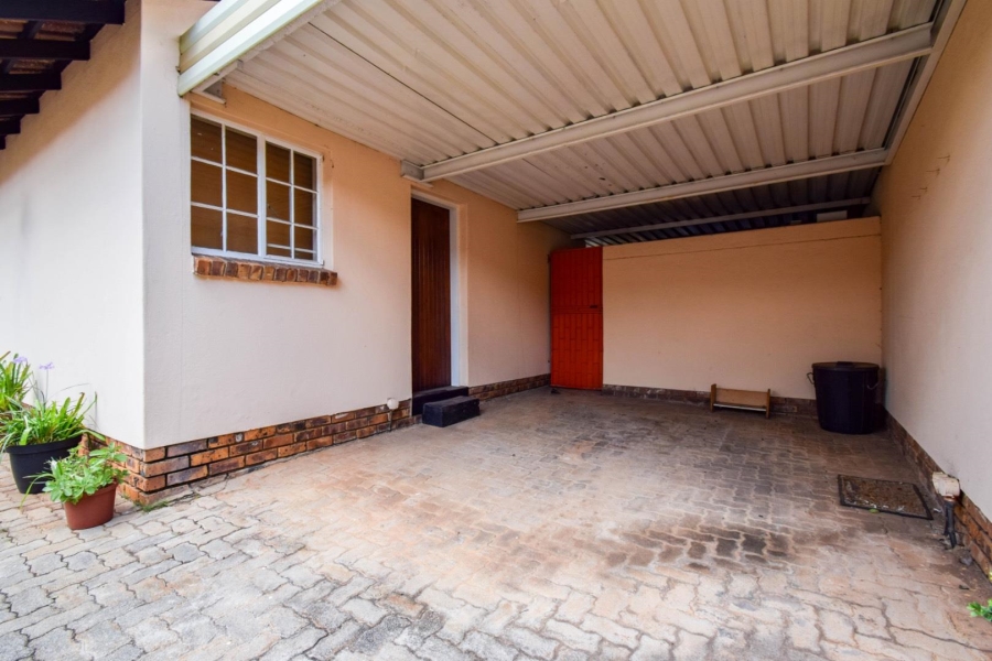 2 Bedroom Property for Sale in Die Wilgers Gauteng