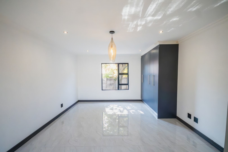 6 Bedroom Property for Sale in Meyerspark Gauteng