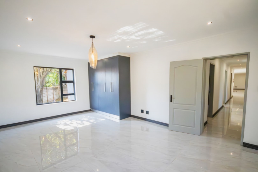 6 Bedroom Property for Sale in Meyerspark Gauteng