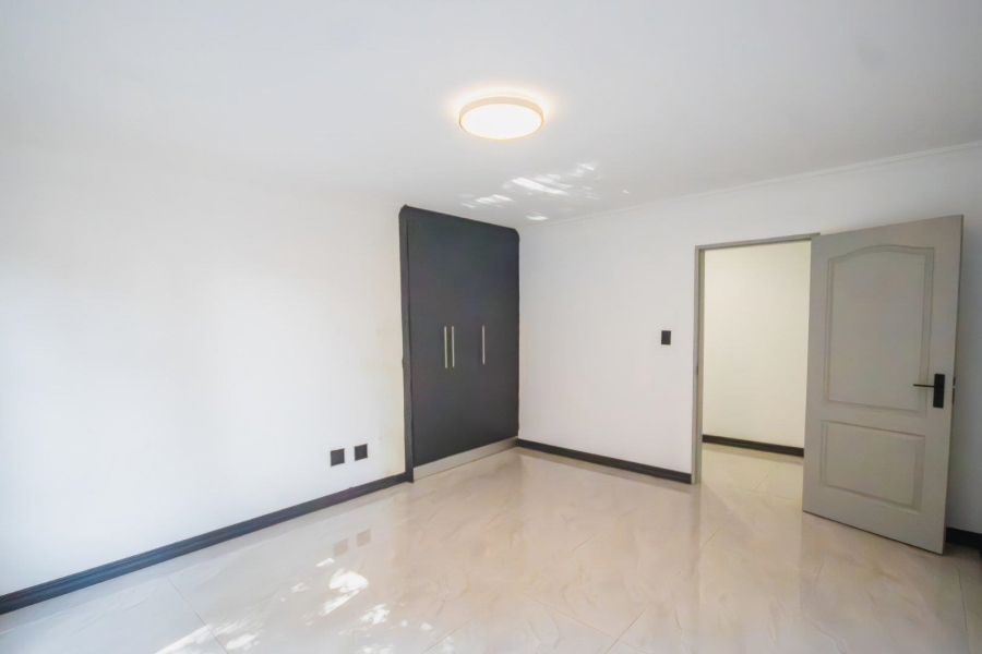 6 Bedroom Property for Sale in Meyerspark Gauteng