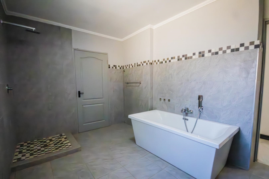 6 Bedroom Property for Sale in Meyerspark Gauteng