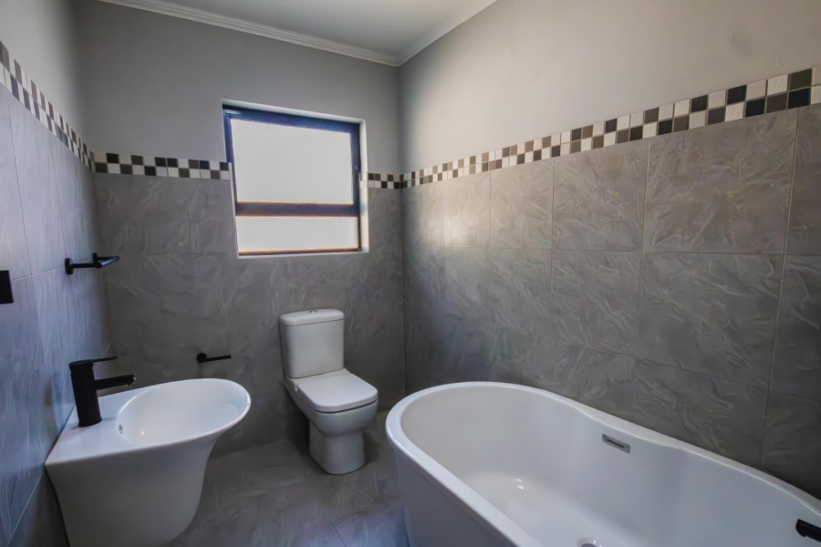 6 Bedroom Property for Sale in Meyerspark Gauteng