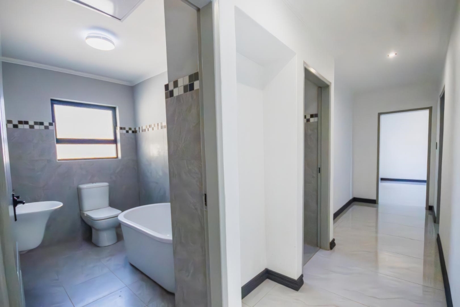 6 Bedroom Property for Sale in Meyerspark Gauteng