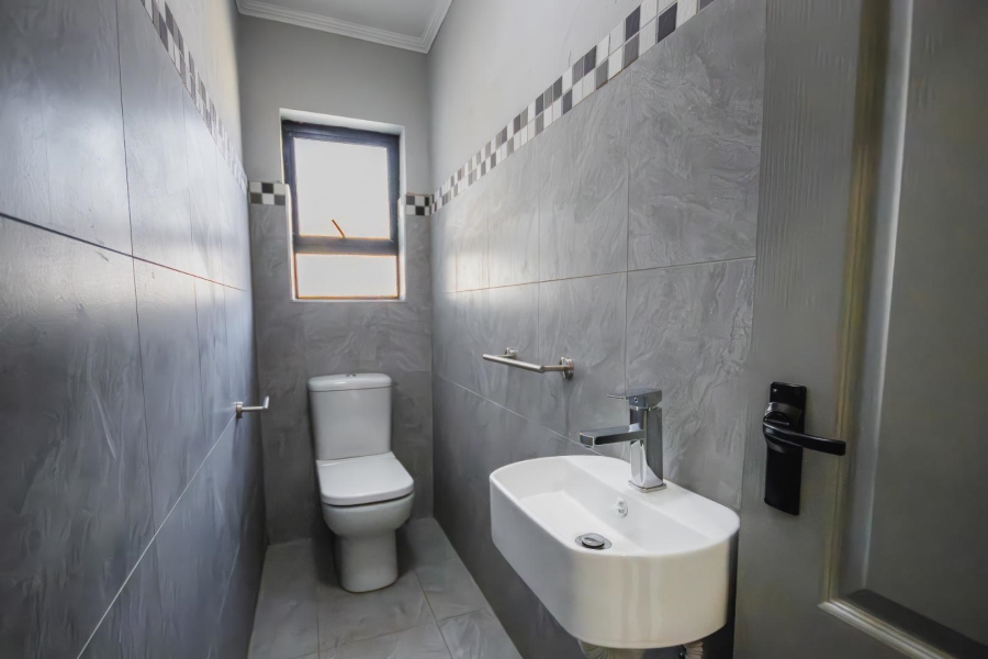 6 Bedroom Property for Sale in Meyerspark Gauteng