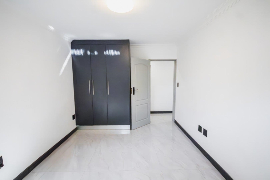 6 Bedroom Property for Sale in Meyerspark Gauteng