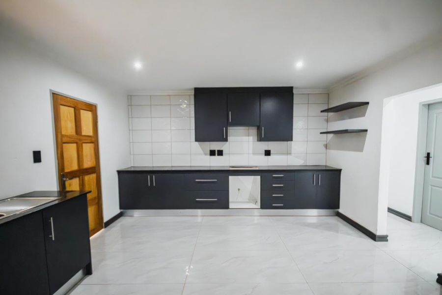 6 Bedroom Property for Sale in Meyerspark Gauteng