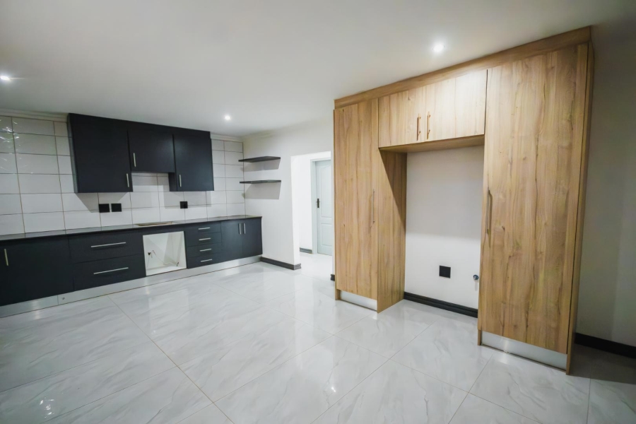 6 Bedroom Property for Sale in Meyerspark Gauteng