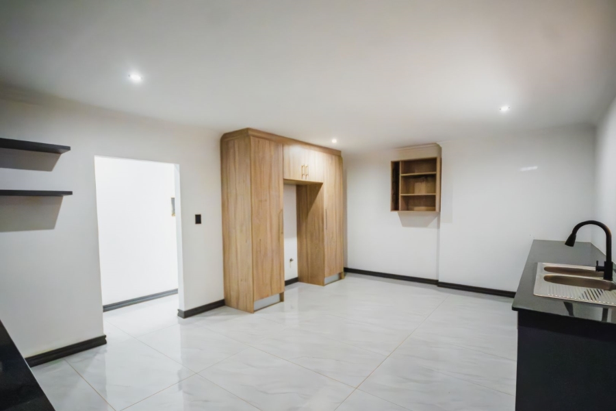 6 Bedroom Property for Sale in Meyerspark Gauteng