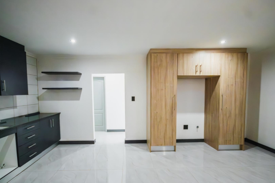 6 Bedroom Property for Sale in Meyerspark Gauteng