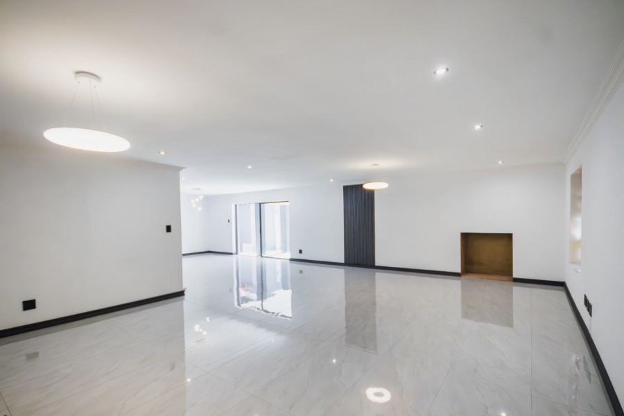 6 Bedroom Property for Sale in Meyerspark Gauteng