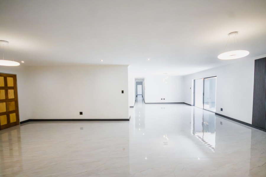 6 Bedroom Property for Sale in Meyerspark Gauteng