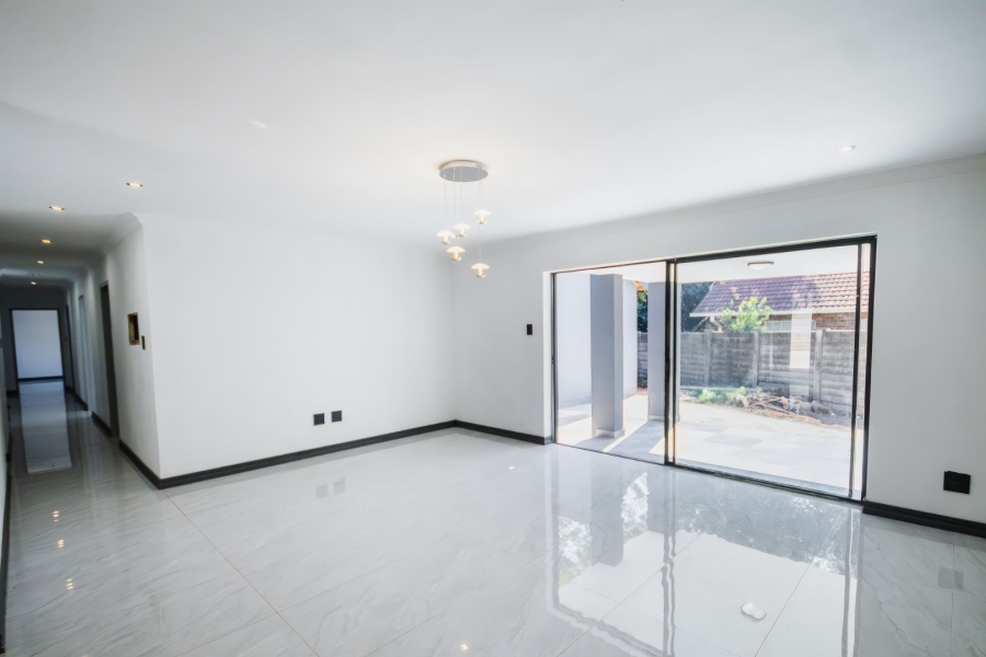 6 Bedroom Property for Sale in Meyerspark Gauteng