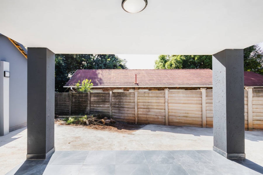 6 Bedroom Property for Sale in Meyerspark Gauteng