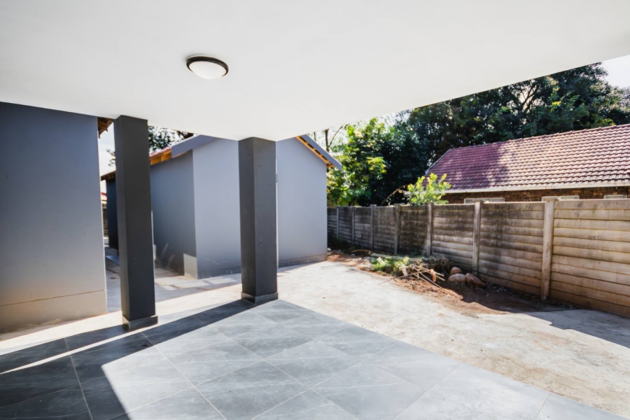 6 Bedroom Property for Sale in Meyerspark Gauteng